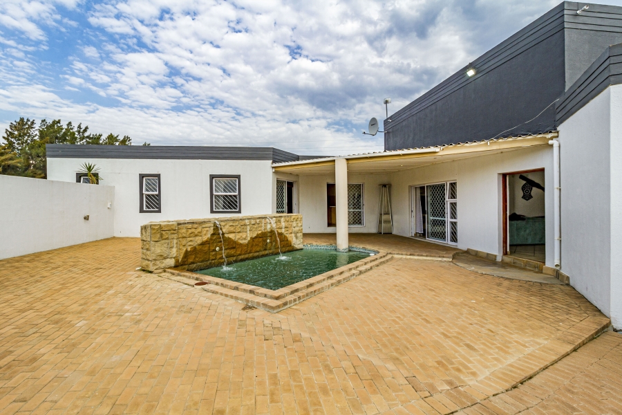 4 Bedroom Property for Sale in Firlands Western Cape